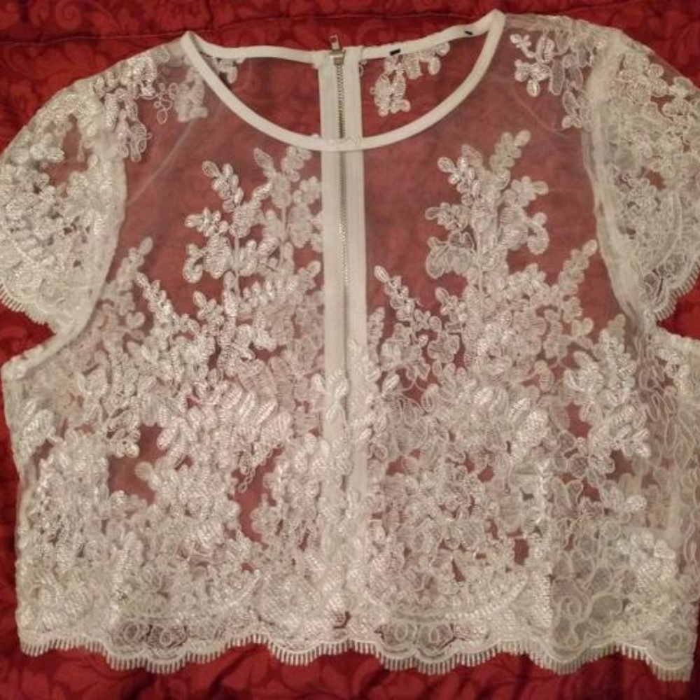 Contemporary Floral Lace Topper